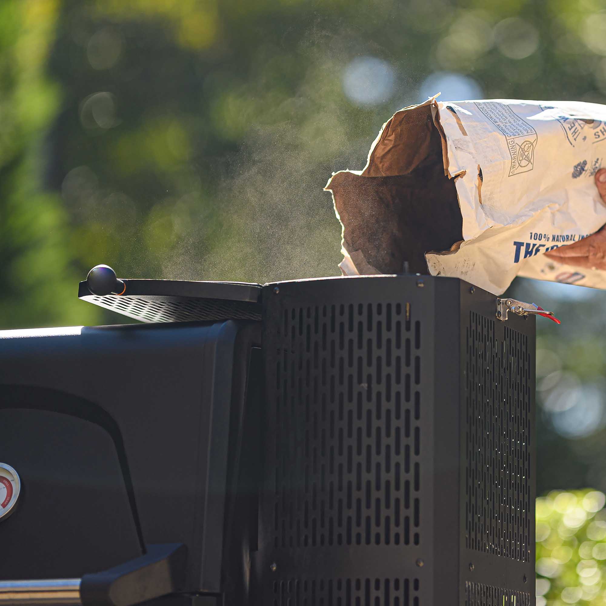 Gravity Series 560 digital kolgrill/rök