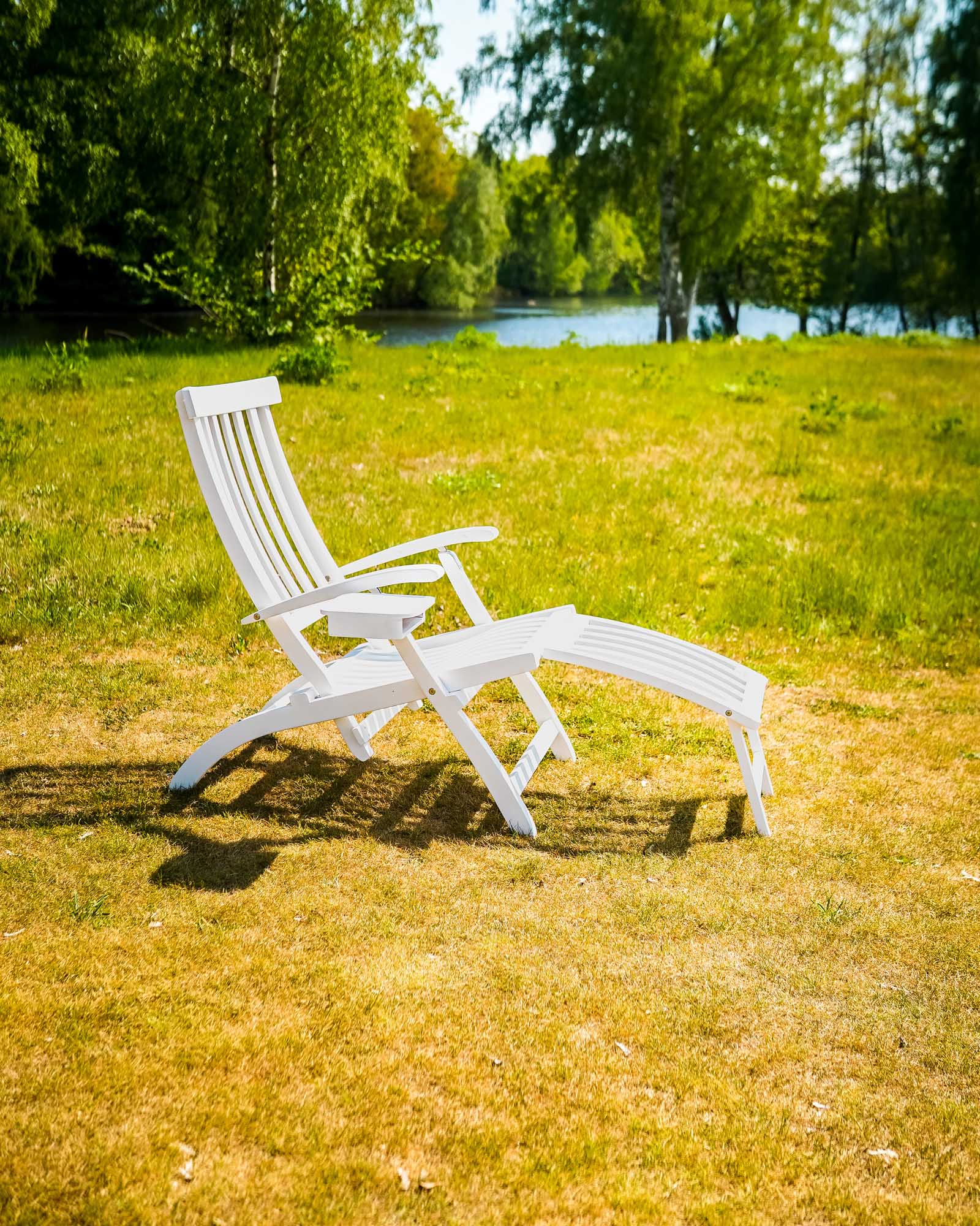 Lobby däckstol Vit inkl. bricka & regnskydd