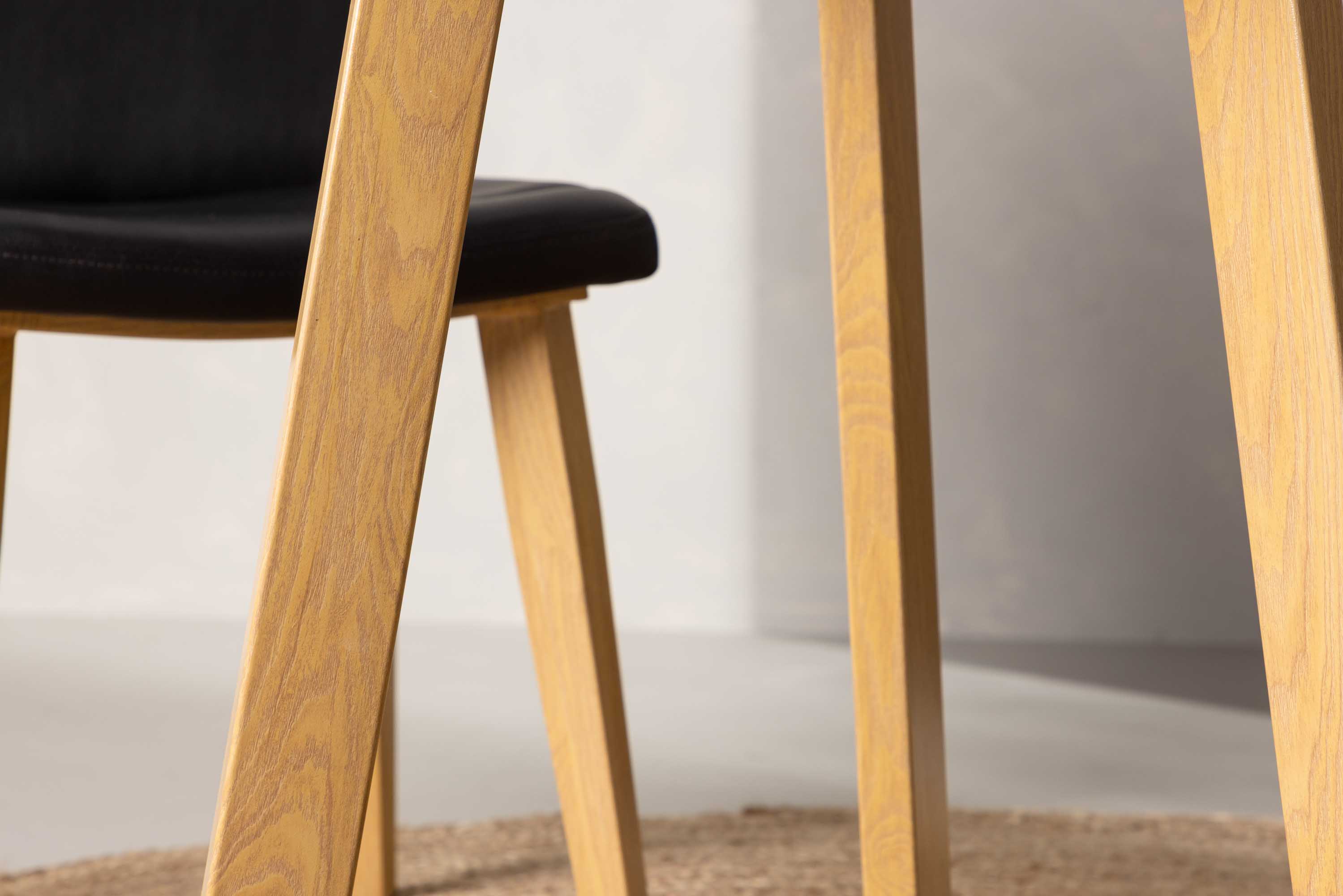 Leonora ruokapöytä