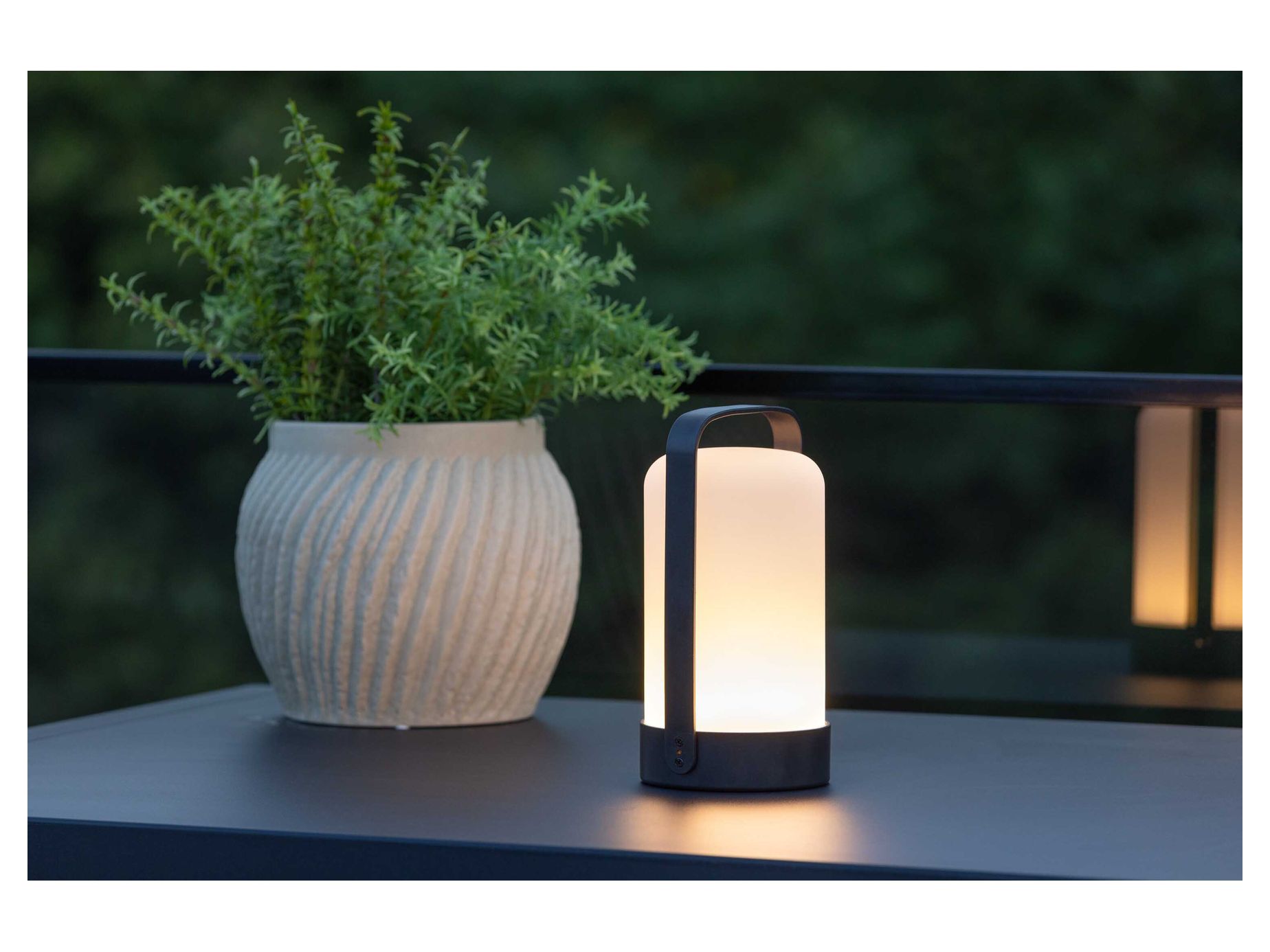 Fern bordslampa