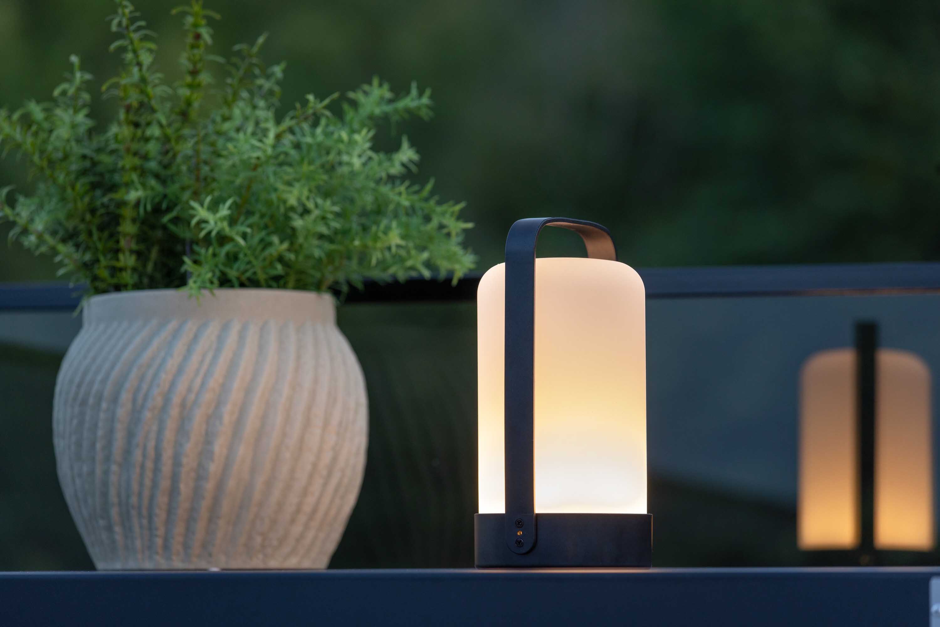 Fern bordslampa
