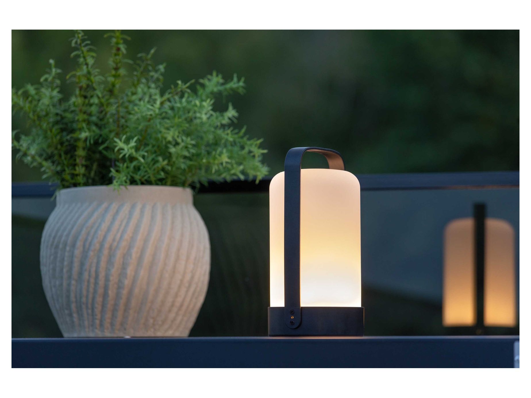 Fern bordslampa