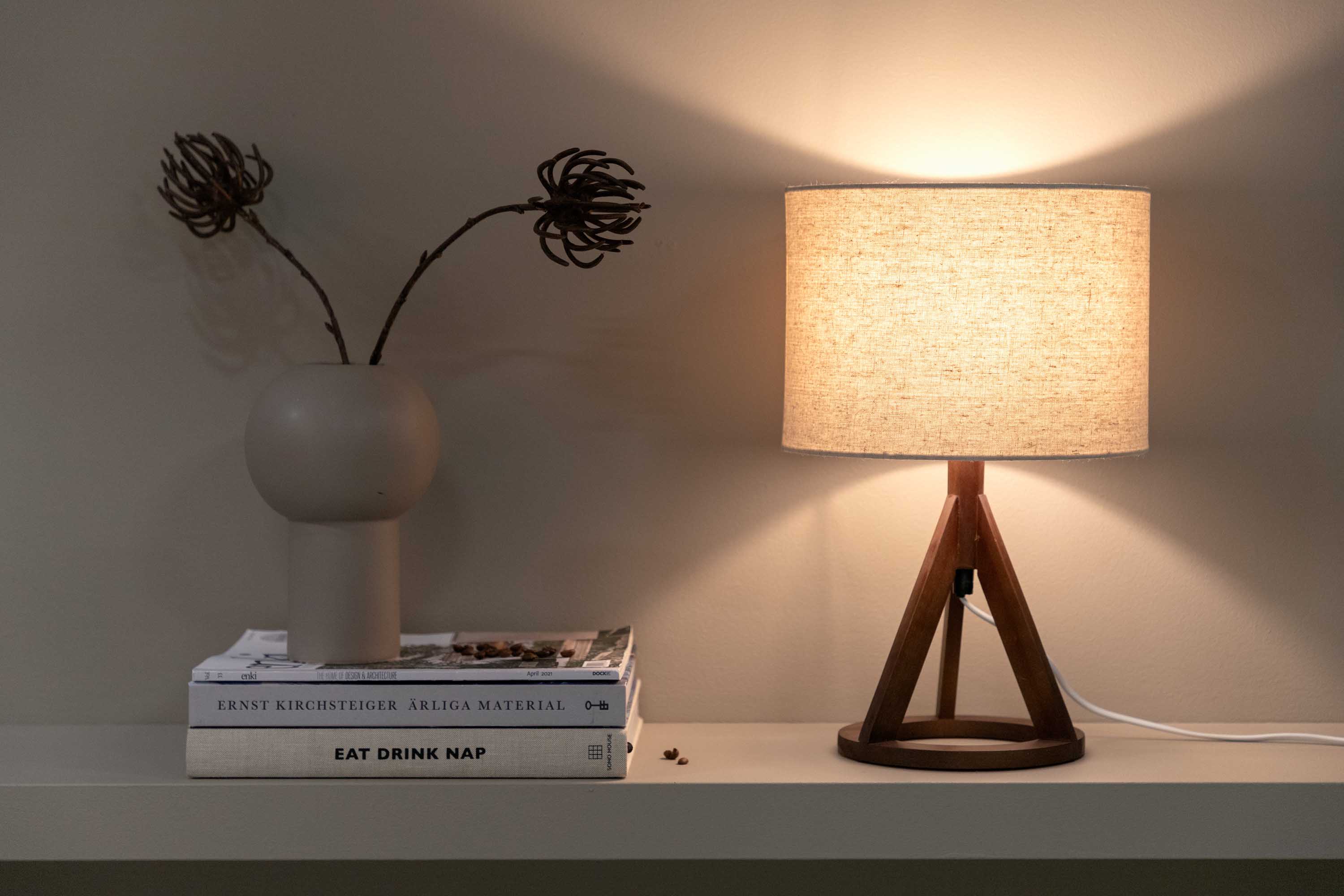 Kona bordslampa