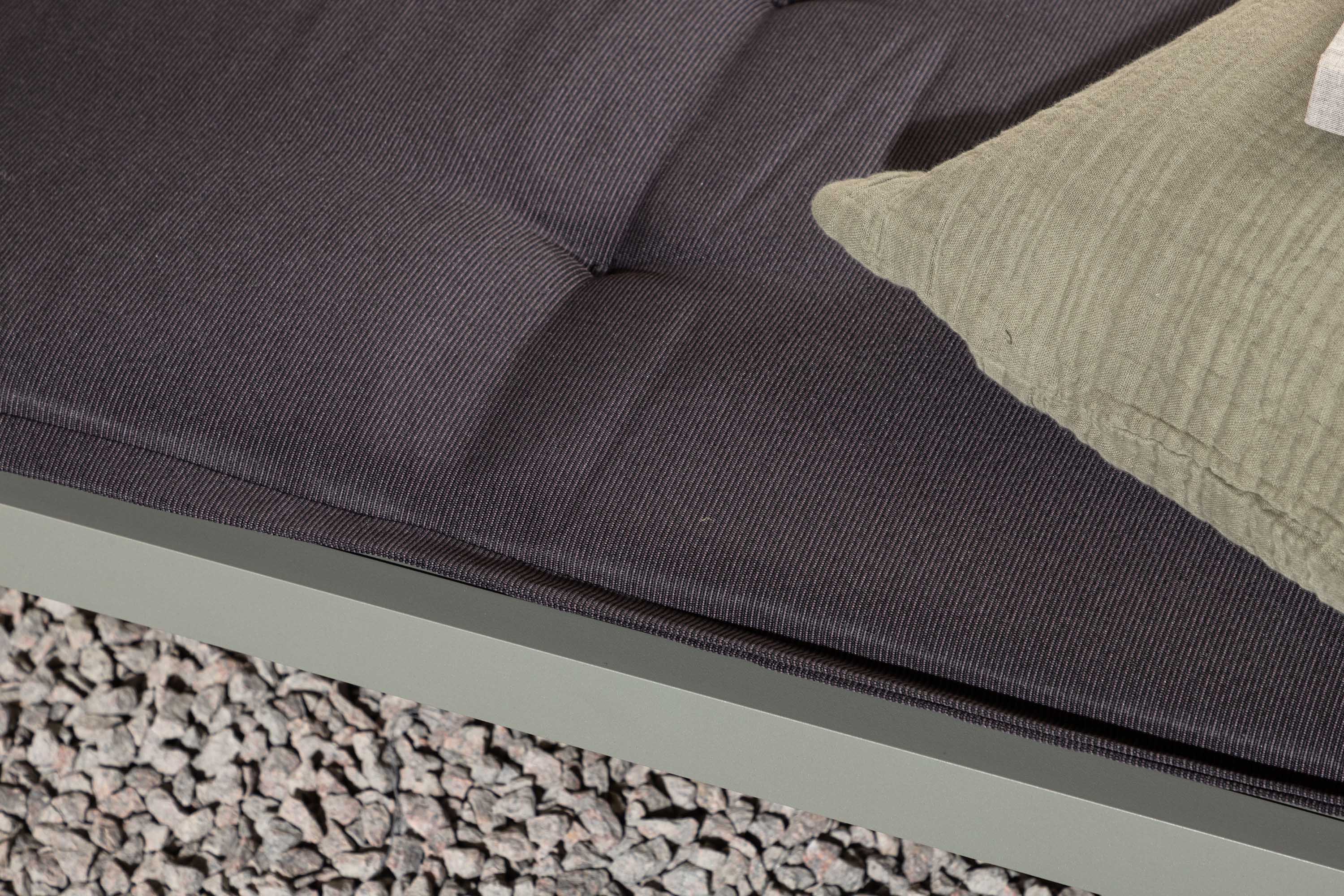 Aurinkotuoliin tyyny