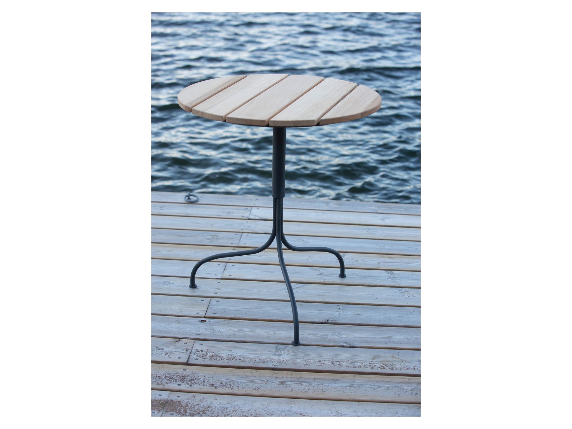 Akleja kahvilapöytä